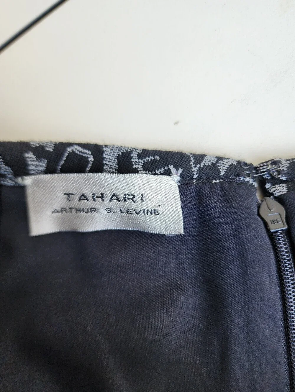 Tahari Arthur S. Levine Womens Pencil Skirt Black Damask Lined Zip Back Slit 8